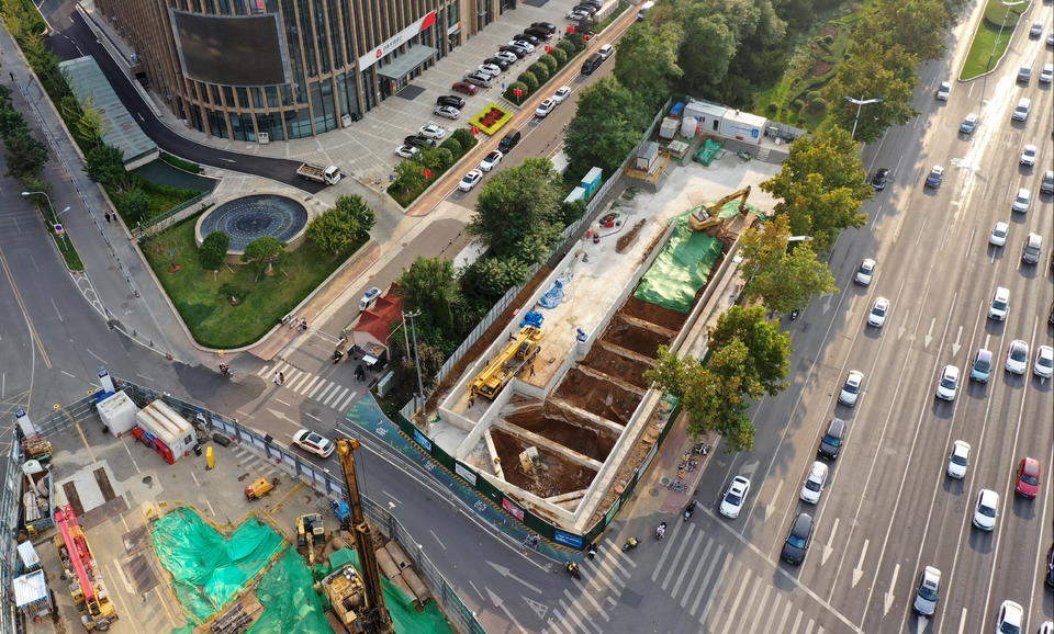 项目强省会｜航拍济南地铁4号线工地：车站大多数封顶，盾构施工进入后期