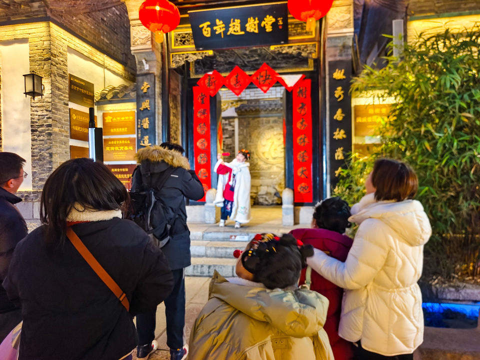 正月里的济南曲水亭街到百花洲,一路泉水、美食、古建筑美极了