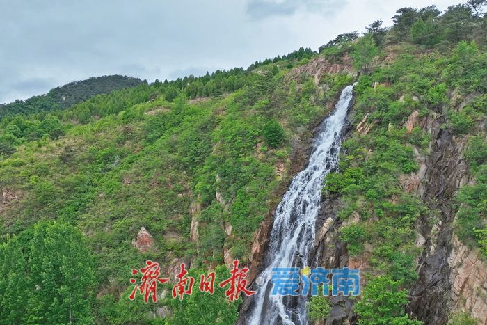 云涛翻涌瀑布飞泻 黄巢水畔清凉一夏