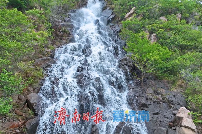 云涛翻涌瀑布飞泻 黄巢水畔清凉一夏