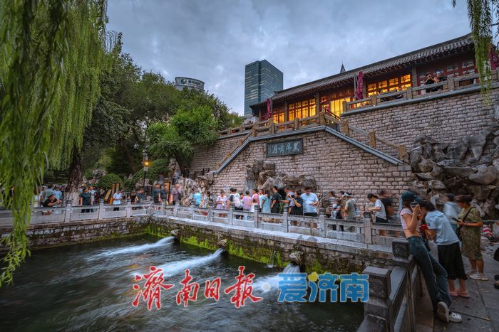 一年四季 泉在济南|济南黑虎泉水位攀升,夜景迷人引客来