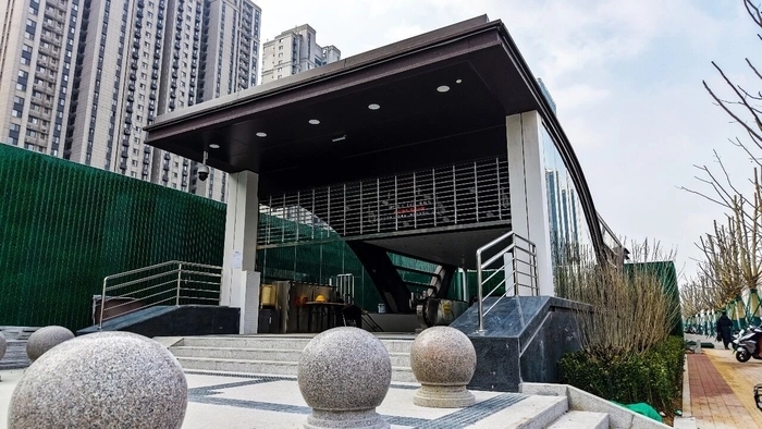 露出“真容”!济南地铁4、8号线及6号线东段站点陆续拆除围挡