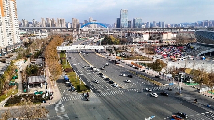 露出“真容”!济南地铁4、8号线及6号线东段站点陆续拆除围挡