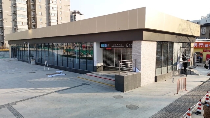 露出“真容”!济南地铁4、8号线及6号线东段站点陆续拆除围挡