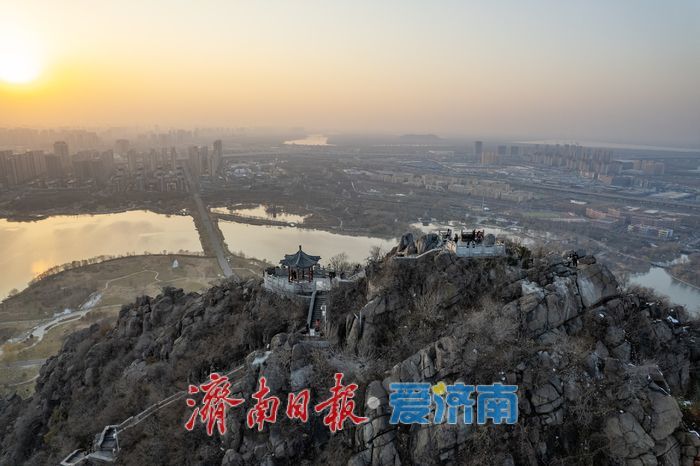 一年四季 泉在济南丨湖映霞光,醉美华山