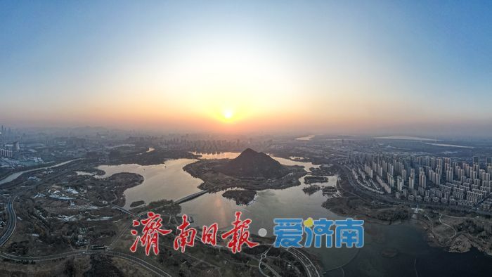 一年四季 泉在济南丨湖映霞光,醉美华山