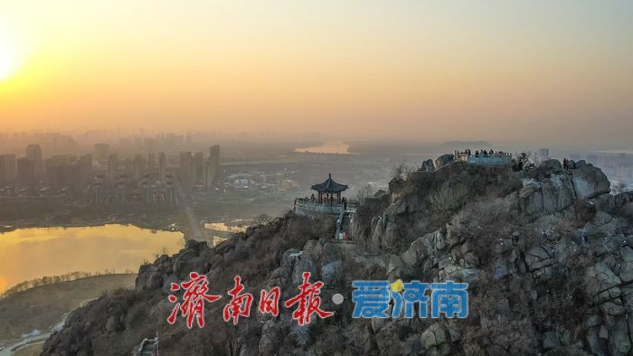 一年四季 泉在济南丨湖映霞光,醉美华山