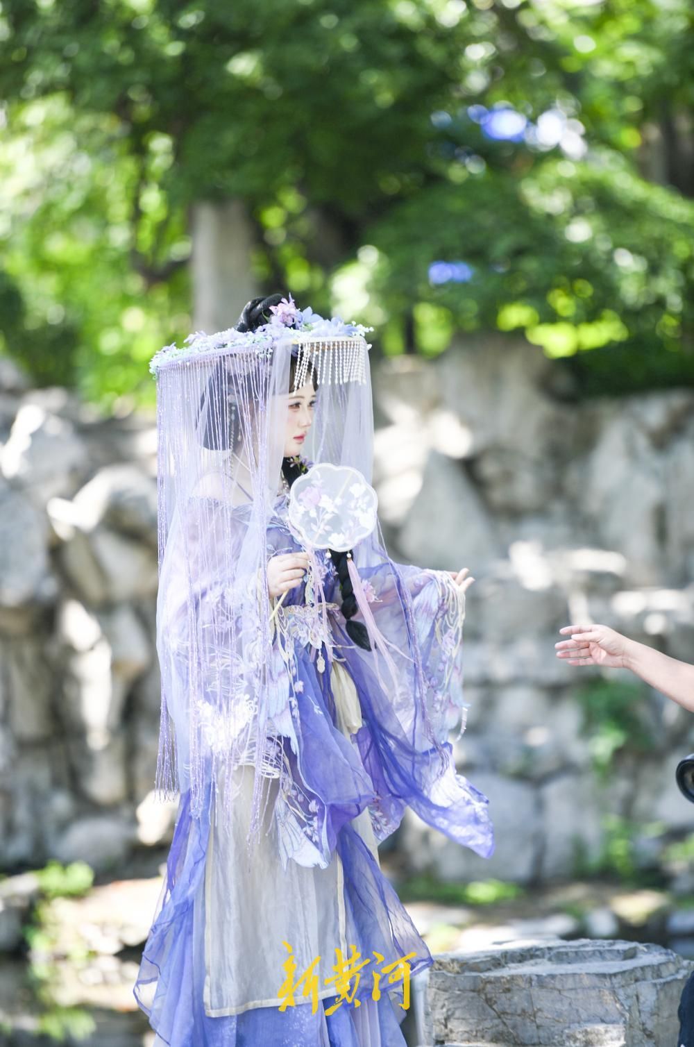 济南雨后清凉天，汉服摇曳入画来