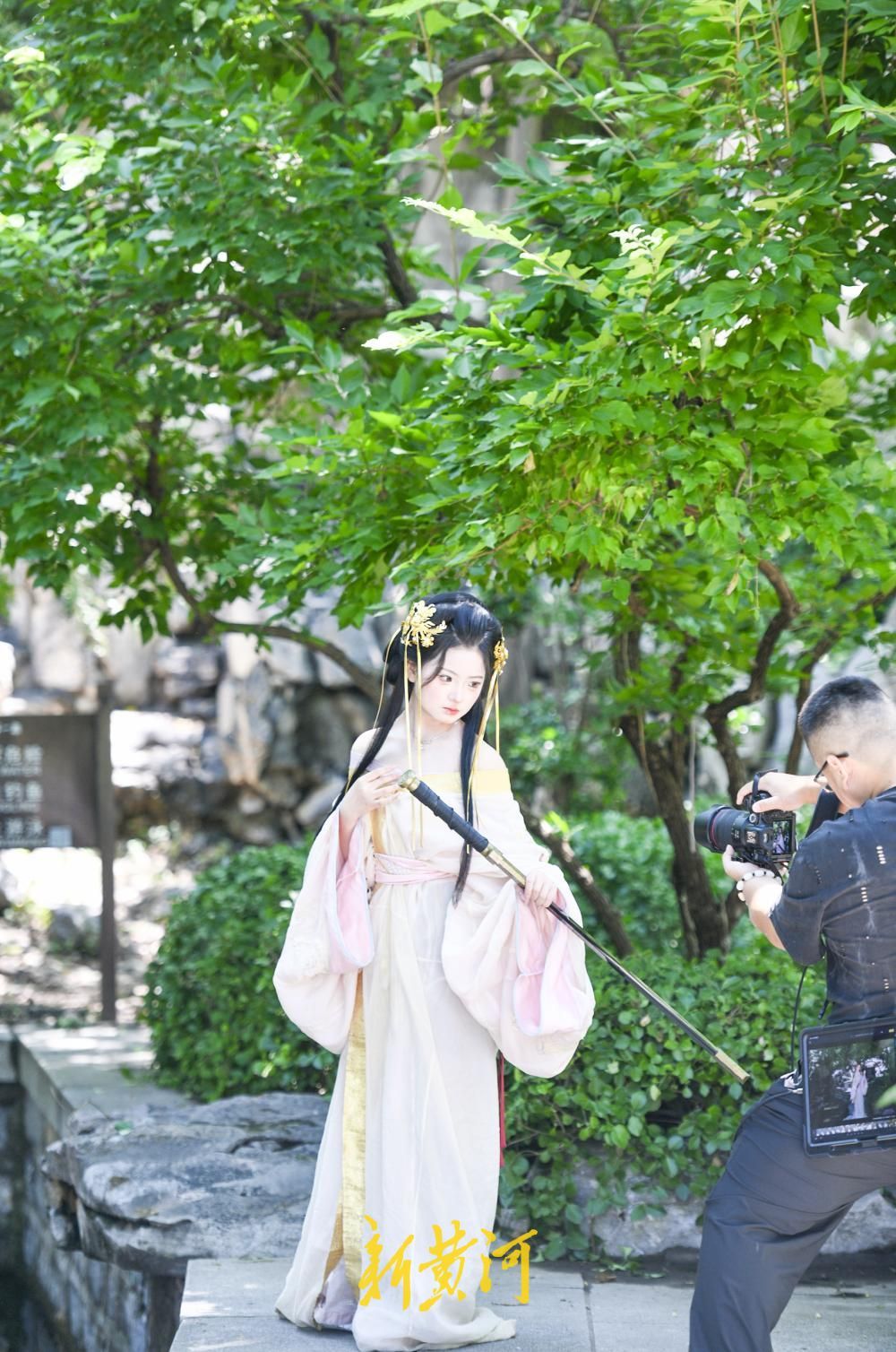 济南雨后清凉天，汉服摇曳入画来