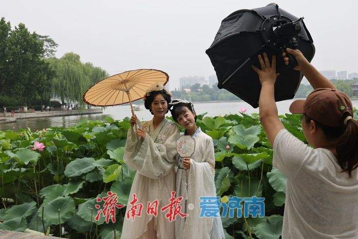 一年四季 泉在济南|荷风送香!大明湖荷花盛放引游人打卡